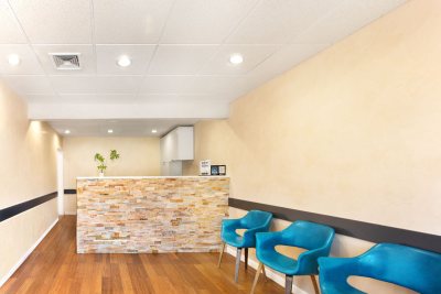 The front desk at Sparkle Dental 